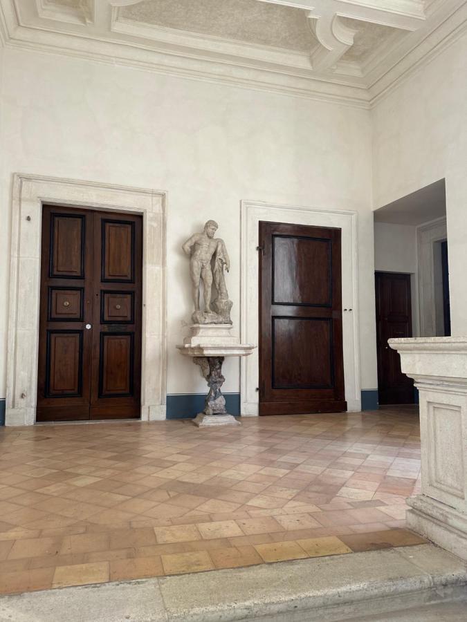 Casa Colonna - Suite Della Torre L'Aquila Luaran gambar