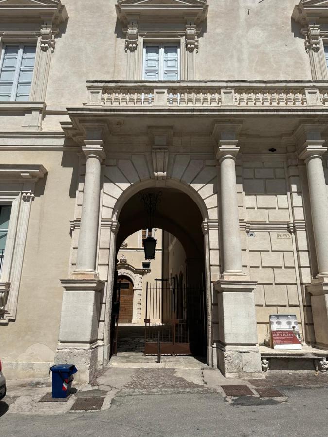 Casa Colonna - Suite Della Torre L'Aquila Luaran gambar